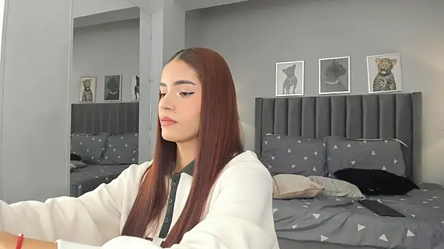 Snapshot of Madie__collins chatting on 10/17/25, 11:57 Madie collins online show from 10/17/25, 11:57