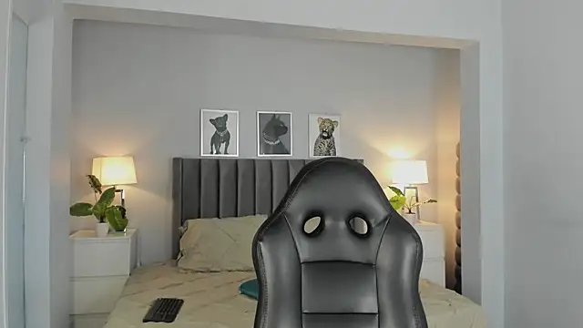 Snapshot of Madie__collins chatting on 11/12/25, 11:43 Madie collins online show from 11/12/25, 11:43