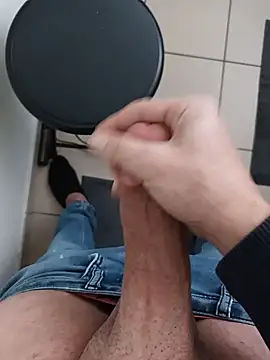 Snapshot of casper0303 chatting on 12/17/24, 09:17 casper0303 online show from 12/17/24, 09:17