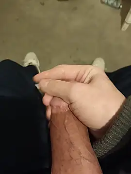 Snapshot of casper0303 chatting on 01/12/25, 09:40 casper0303 online show from 01/12/25, 09:40