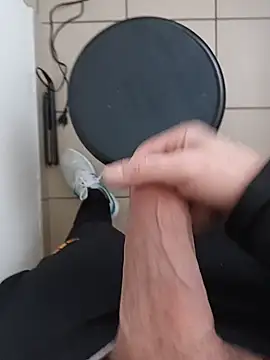 Snapshot of casper0303 chatting on 01/18/25, 01:51 casper0303 online show from 01/18/25, 01:51