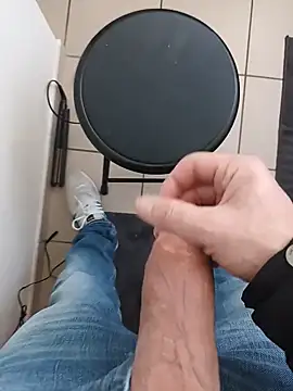 Snapshot of casper0303 chatting on 02/03/25, 01:08 casper0303 online show from 02/03/25, 01:08