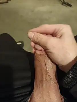 Snapshot of casper0303 chatting on 02/16/25, 09:05 casper0303 online show from 02/16/25, 09:05