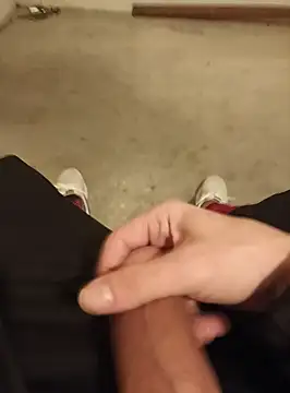 Snapshot of casper0303 chatting on 02/28/25, 01:58 casper0303 online show from 02/28/25, 01:58