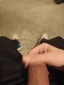 Snapshot of casper0303 chatting on 03/23/25, 02:04 casper0303 online show from 03/23/25, 02:04