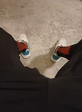 Snapshot of casper0303 chatting on 10/11/25, 04:05 casper0303 online show from 10/11/25, 04:05