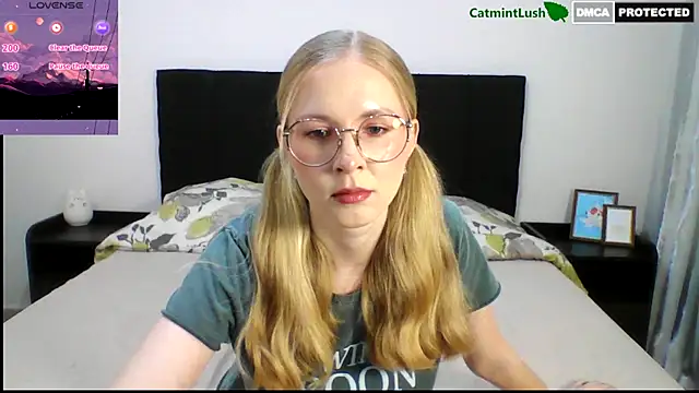 Snapshot of CatmintLush chatting on 09/14/25, 11:48 CatmintLush online show from 09/14/25, 11:48