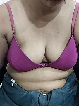 Snapshot of Urmila_bhabhii chatting on 06/20/26, 03:20 Urmila bhabhii online show from 06/20/26, 03:20