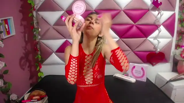 Snapshot of NahomiConnor_ chatting on 01/17/25, 03:53 NahomiConnor online show from 01/17/25, 03:53