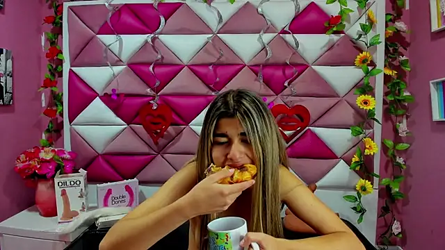 Snapshot of NahomiConnor_ chatting on 03/13/25, 01:50 NahomiConnor online show from 03/13/25, 01:50