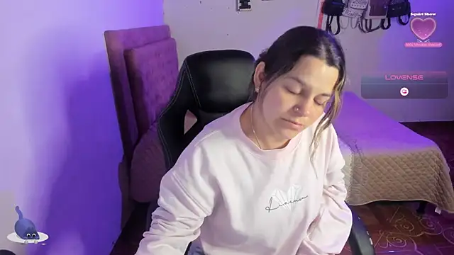 Sabrina Hall  online show from 11/22/25, 02:54