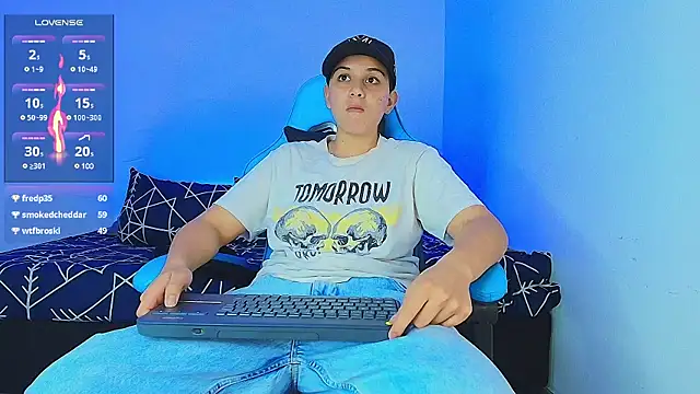 Snapshot of aron_wi chatting on 01/10/25, 01:10 aron wi online show from 01/10/25, 01:10