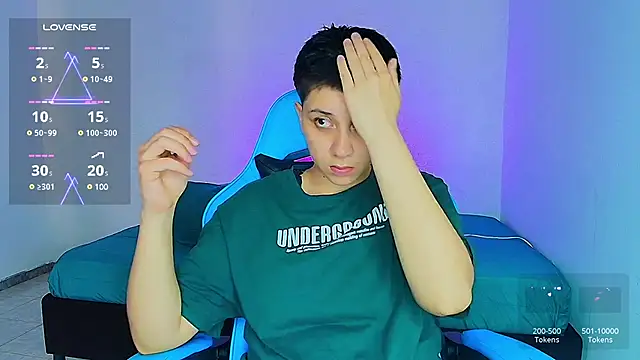 Snapshot of aron_wi chatting on 02/19/25, 01:06 aron wi online show from 02/19/25, 01:06