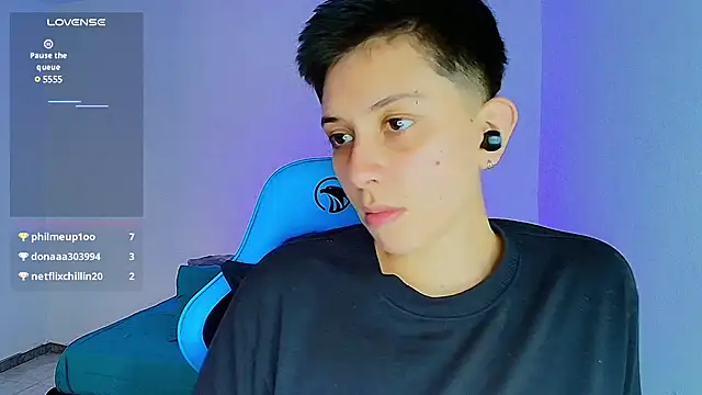 Snapshot of aron_wi chatting on 02/25/25, 09:42 aron wi online show from 02/25/25, 09:42