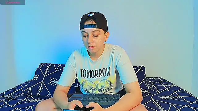 Snapshot of aron_wi chatting on 03/03/25, 12:05 aron wi online show from 03/03/25, 12:05