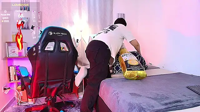 Snapshot of aron_wi chatting on 09/25/25, 10:02 aron wi online show from 09/25/25, 10:02