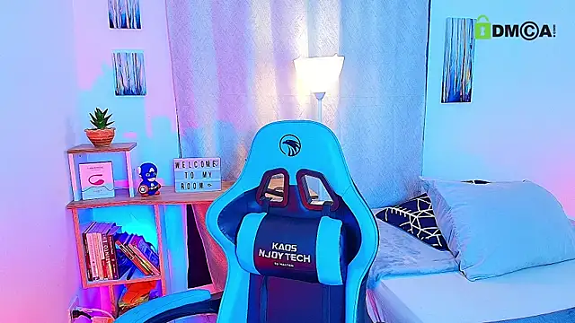 Snapshot of aron_wi chatting on 10/09/25, 12:03 aron wi online show from 10/09/25, 12:03