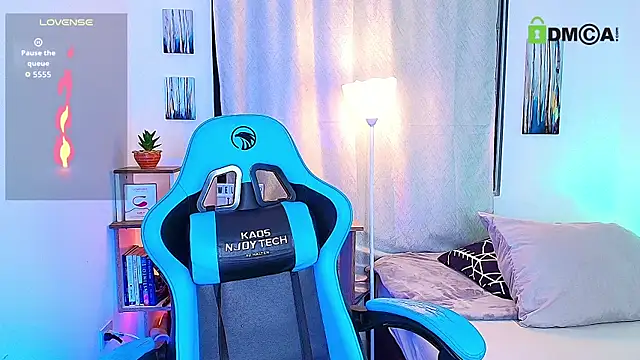 Snapshot of aron_wi chatting on 10/10/25, 03:27 aron wi online show from 10/10/25, 03:27