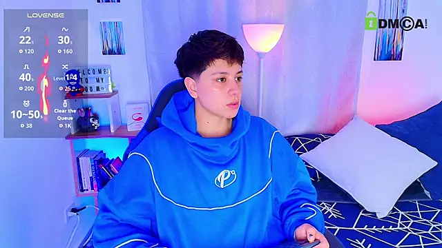 Snapshot of aron_wi chatting on 11/18/25, 10:09 aron wi online show from 11/18/25, 10:09