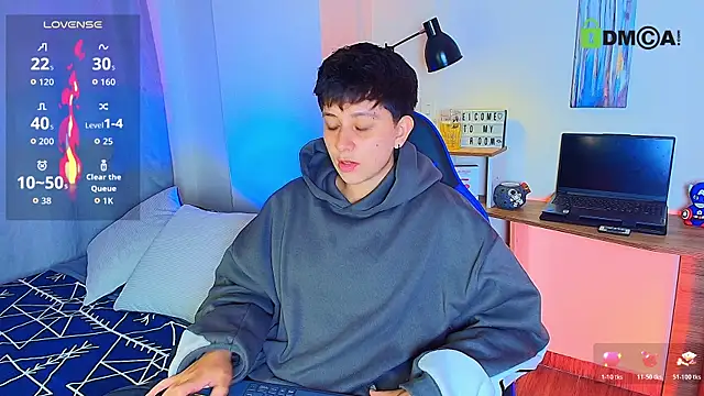 Snapshot of aron_wi chatting on 12/14/25, 10:36 aron wi online show from 12/14/25, 10:36