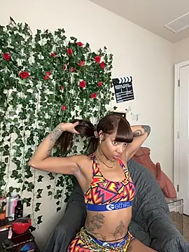 Snapshot of butterflybootyy chatting on 11/04/25, 03:33 butterflybootyy online show from 11/04/25, 03:33