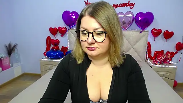 ZannaDreil online show from 02/17/25, 06:48