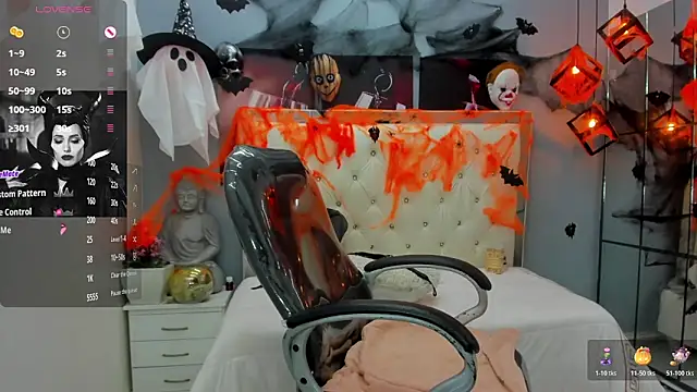 Snapshot of miranda_vegaa chatting on 10/29/25, 11:28 miranda vegaa online show from 10/29/25, 11:28