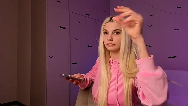 LoveLuna  online show from 10/16/25, 04:08