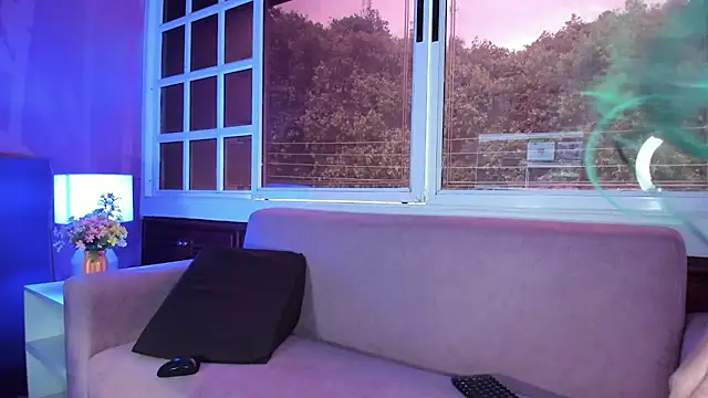 MelaniieRoux online show from 10/11/25, 07:34