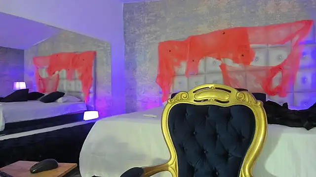 MelaniieRoux online show from 10/12/25, 12:04