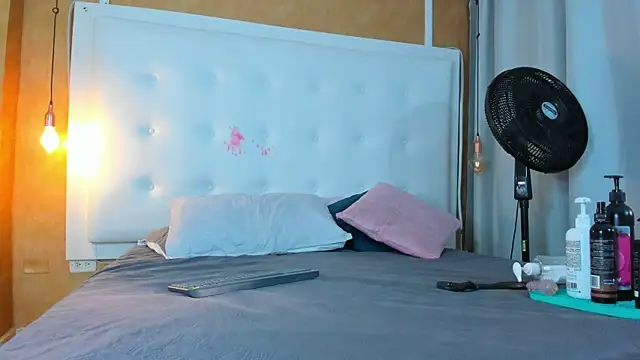 Snapshot of _evamilf_ chatting on 02/05/26, 12:21 evamilf online show from 02/05/26, 12:21