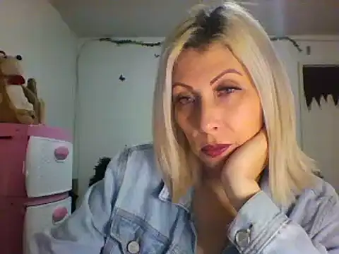 alixia81 online show from 12/15/24, 09:24