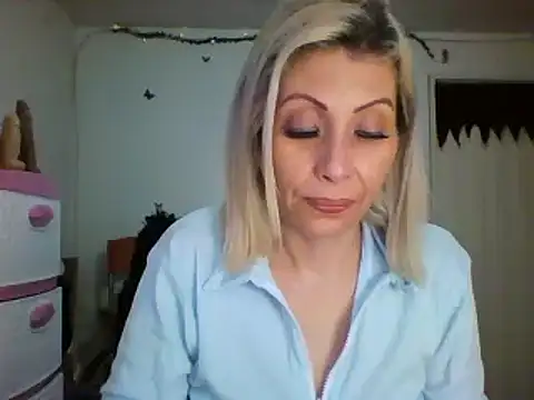 alixia81 online show from 12/28/24, 12:35