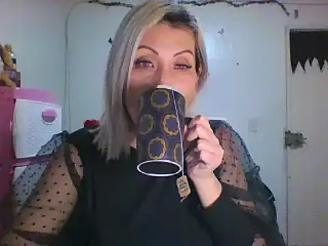 alixia81 online show from 01/15/25, 09:35