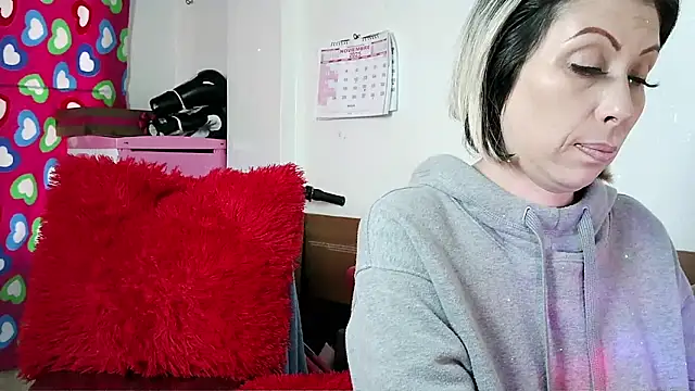 alixia81 online show from 11/08/25, 07:45