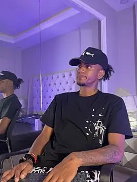 AaronCruz  online show from 02/08/25, 07:38