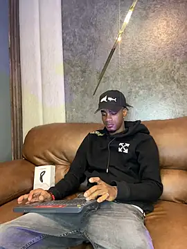 AaronCruz  online show from 02/18/25, 12:49