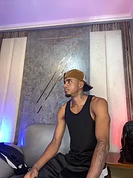 AaronCruz  online show from 02/05/26, 04:33