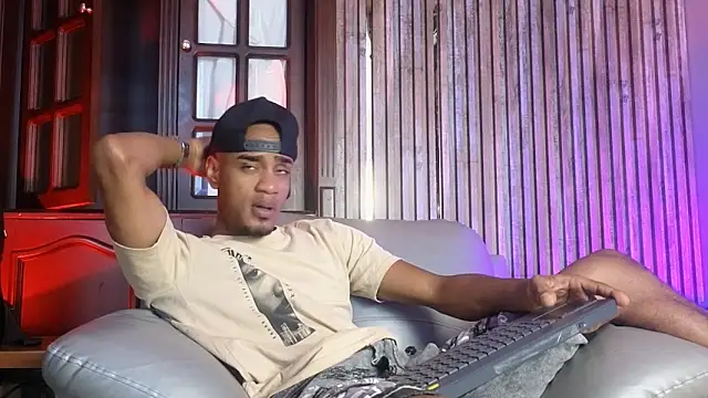 AaronCruz  online show from 02/18/26, 04:36