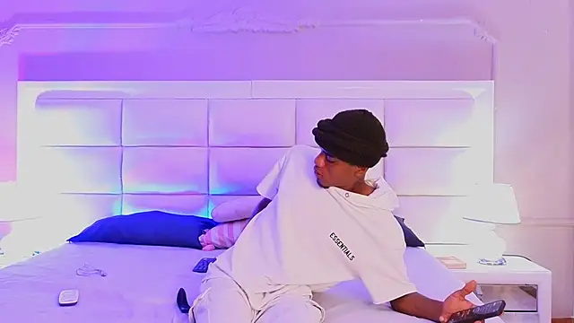 AaronCruz  online show from 04/21/26, 10:12