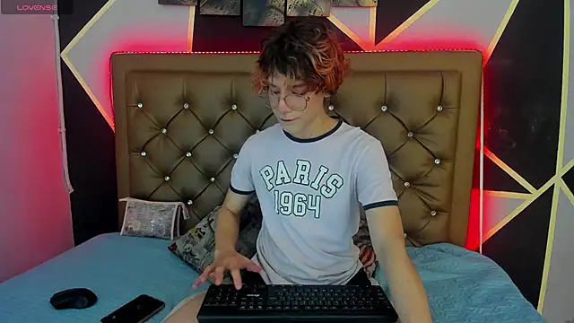 Snapshot of Max_lover1 chatting on 01/14/25, 02:53 Max lover1 online show from 01/14/25, 02:53