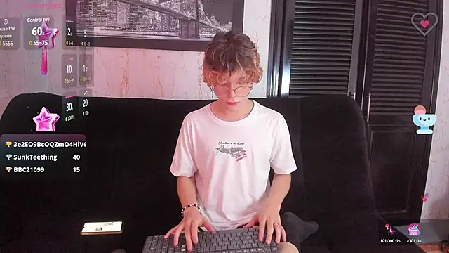 Snapshot of Max_lover1 chatting on 02/03/25, 05:03 Max lover1 online show from 02/03/25, 05:03