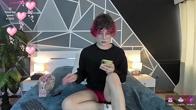 Snapshot of Max_lover1 chatting on 03/19/25, 08:43 Max lover1 online show from 03/19/25, 08:43