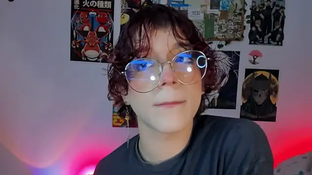 Snapshot of Max_lover1 chatting on 12/20/25, 01:45 Max lover1 online show from 12/20/25, 01:45