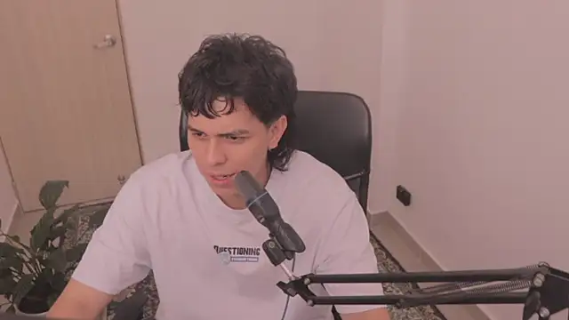 Snapshot of Tony_Hoffa chatting on 01/18/26, 05:39 Tony Hoffa online show from 01/18/26, 05:39