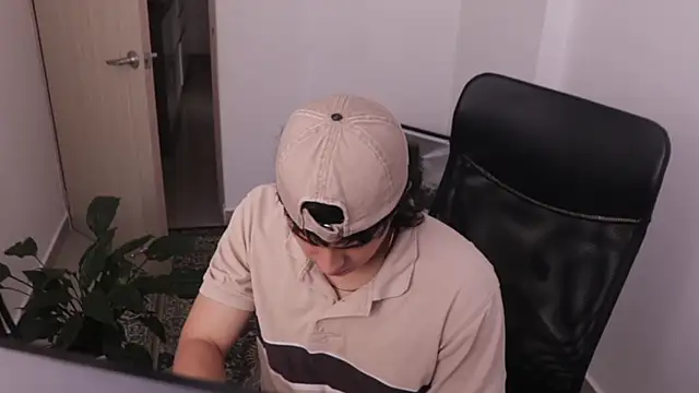 Snapshot of Tony_Hoffa chatting on 02/03/26, 08:36 Tony Hoffa online show from 02/03/26, 08:36