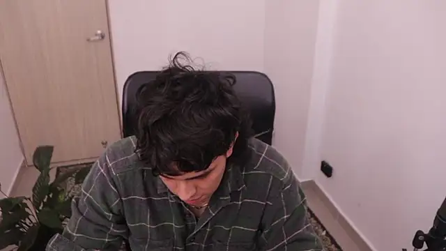 Snapshot of Tony_Hoffa chatting on 02/04/26, 06:14 Tony Hoffa online show from 02/04/26, 06:14