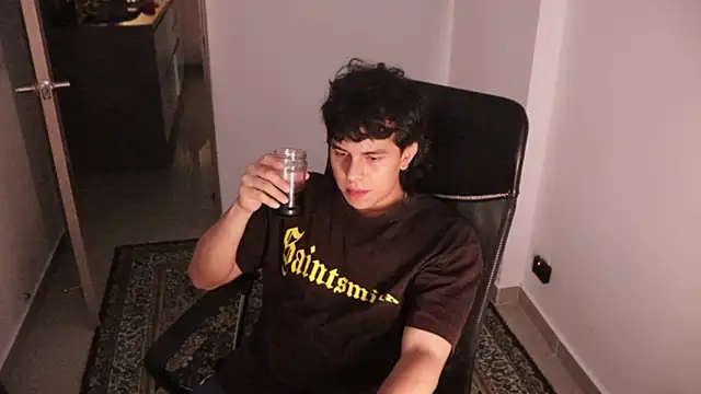 Snapshot of Tony_Hoffa chatting on 02/05/26, 09:30 Tony Hoffa online show from 02/05/26, 09:30