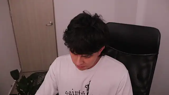 Snapshot of Tony_Hoffa chatting on 03/01/26, 10:56 Tony Hoffa online show from 03/01/26, 10:56