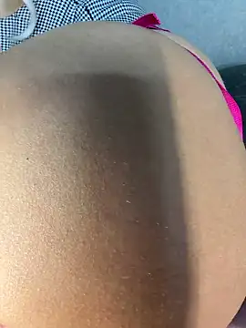 Snapshot of MiloTheName chatting on 10/30/25, 06:04 MiloTheName online show from 10/30/25, 06:04